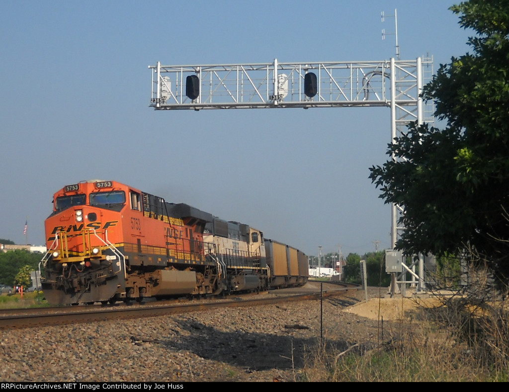 BNSF 5753 East